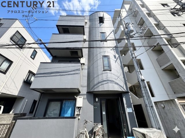 建物外観　宅配ボックス付きで不在時にも便利♪