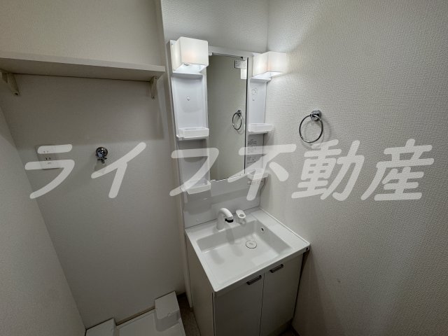 洗面設備　朝の支度にも助かる、独立の洗髪洗面化粧台