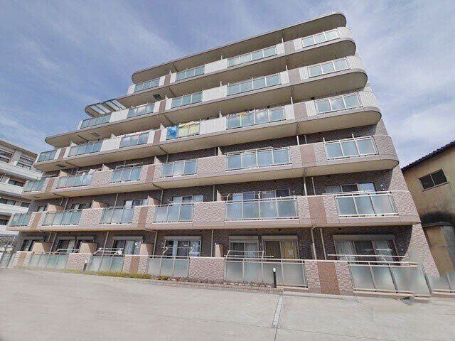 建物外観　駅から徒歩３分