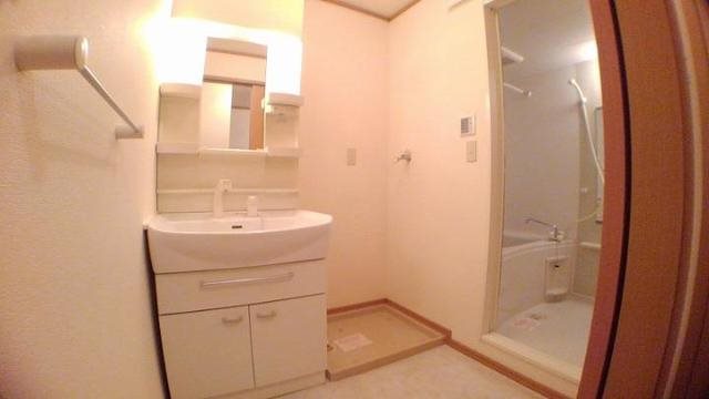 洗面設備　※別号室の写真です。