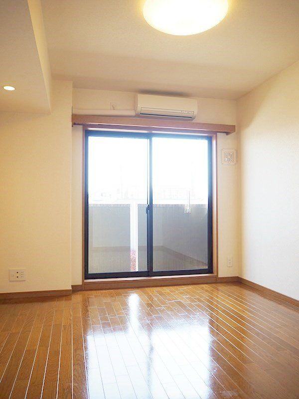 居室・リビング　※同タイプの別部屋です。