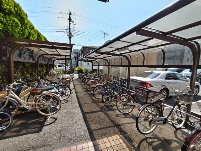 その他共有部分　駐輪場です♪