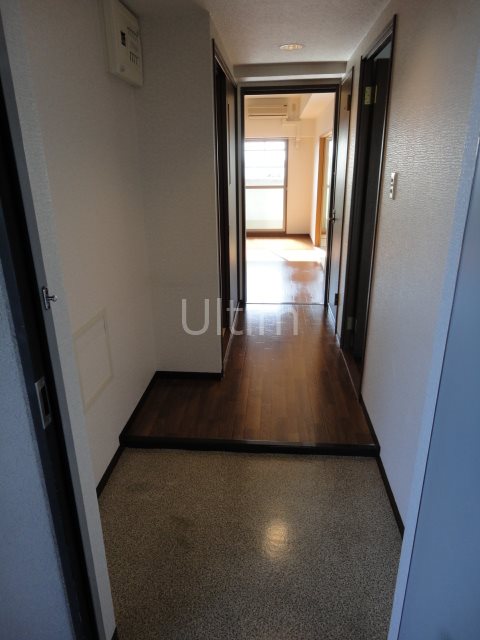 玄関　違うお部屋の写真です。ご参考までに