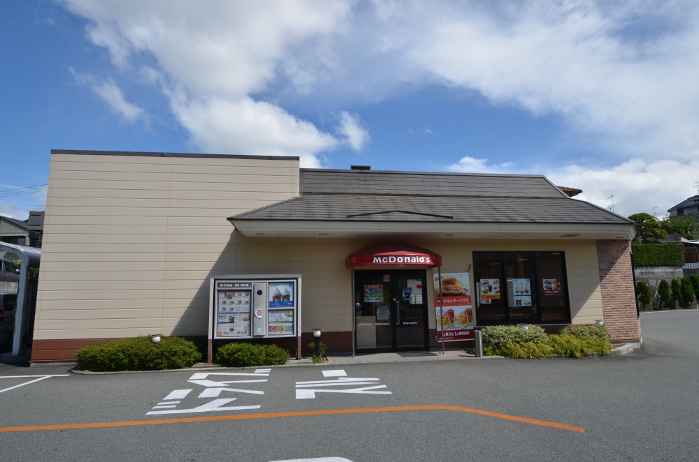 飲食店　マクドナルド川西多田店（飲食店）まで285m