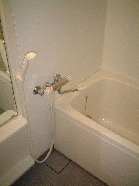 バス・シャワールーム　参考写真（同建物別部屋のものです）