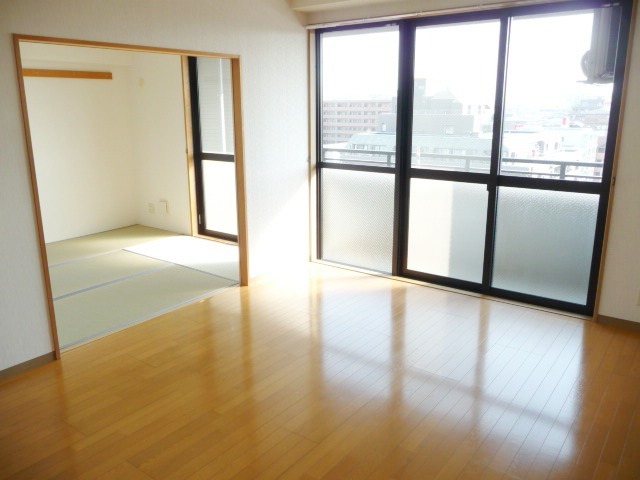 居室・リビング　参考写真（同建物別部屋のものです）