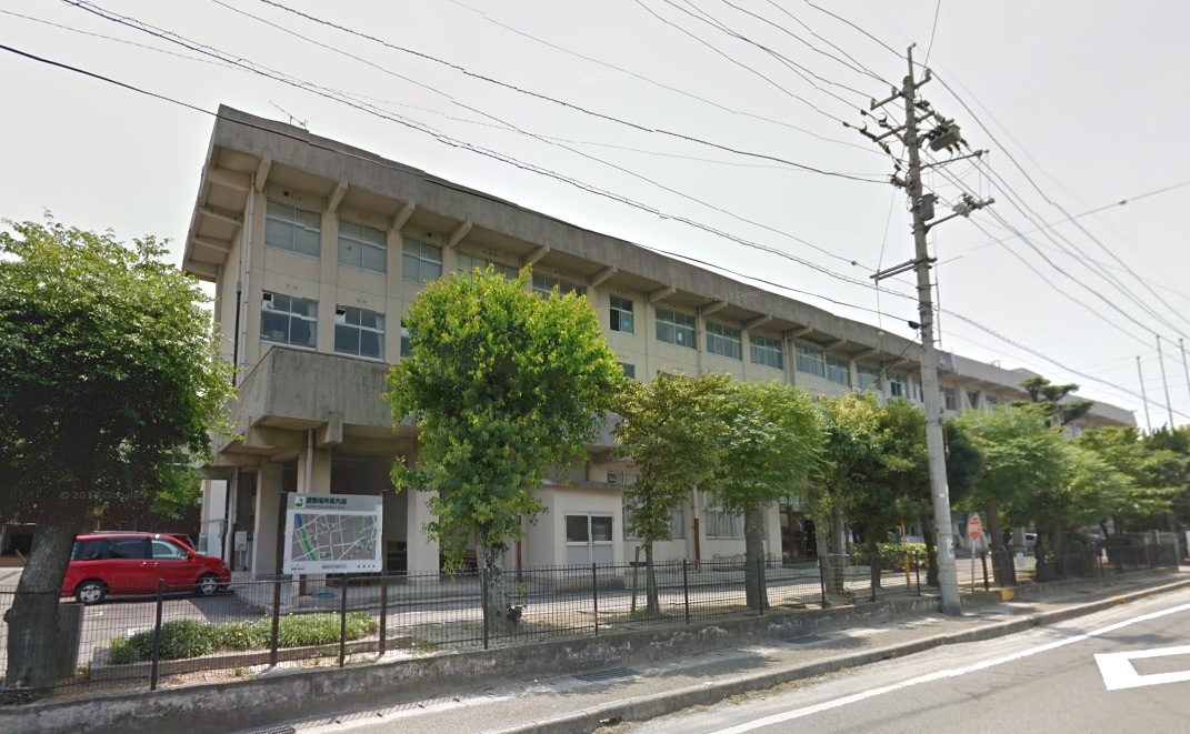中学校　新居浜市立東中学校（中学校）まで1577m