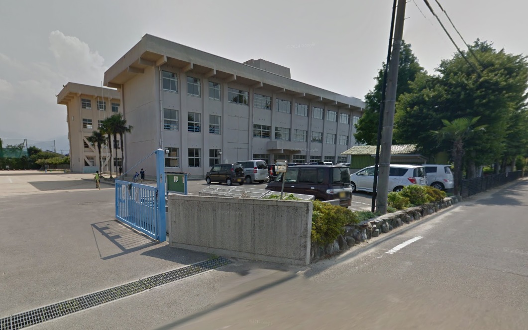 小学校　新居浜市立高津小学校（小学校）まで1397m