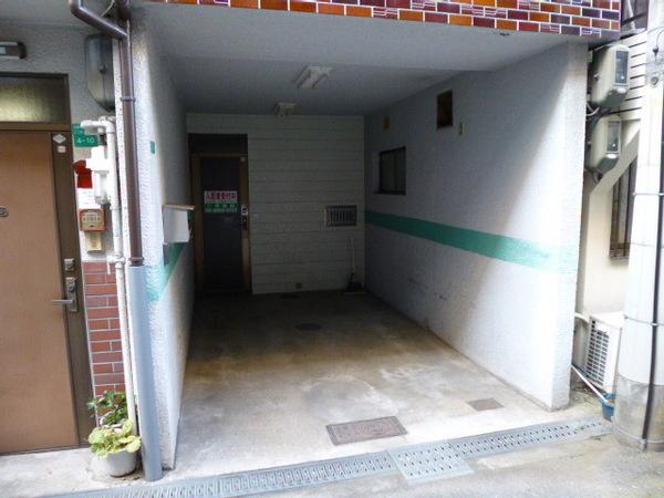 駐車場　ハイルーフ車入りますよ