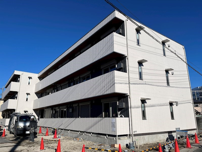 建物外観　越谷駅徒歩７分（５６０ｍ）