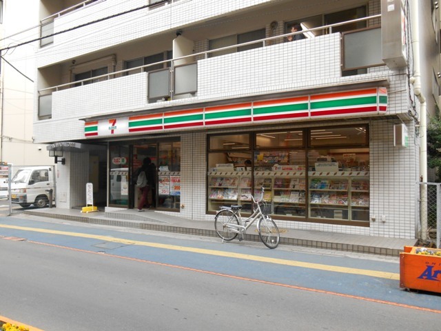 コンビニ　セブンイレブン（コンビニ）まで215m