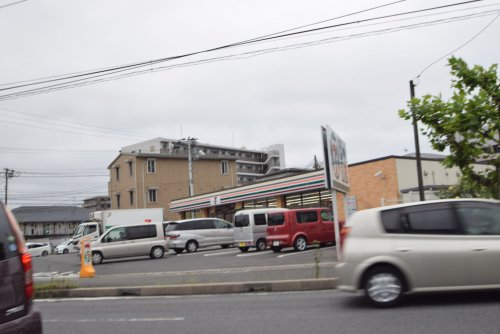 コンビニ　セブンイレブン市川二俣1丁目店（コンビニ）まで555m