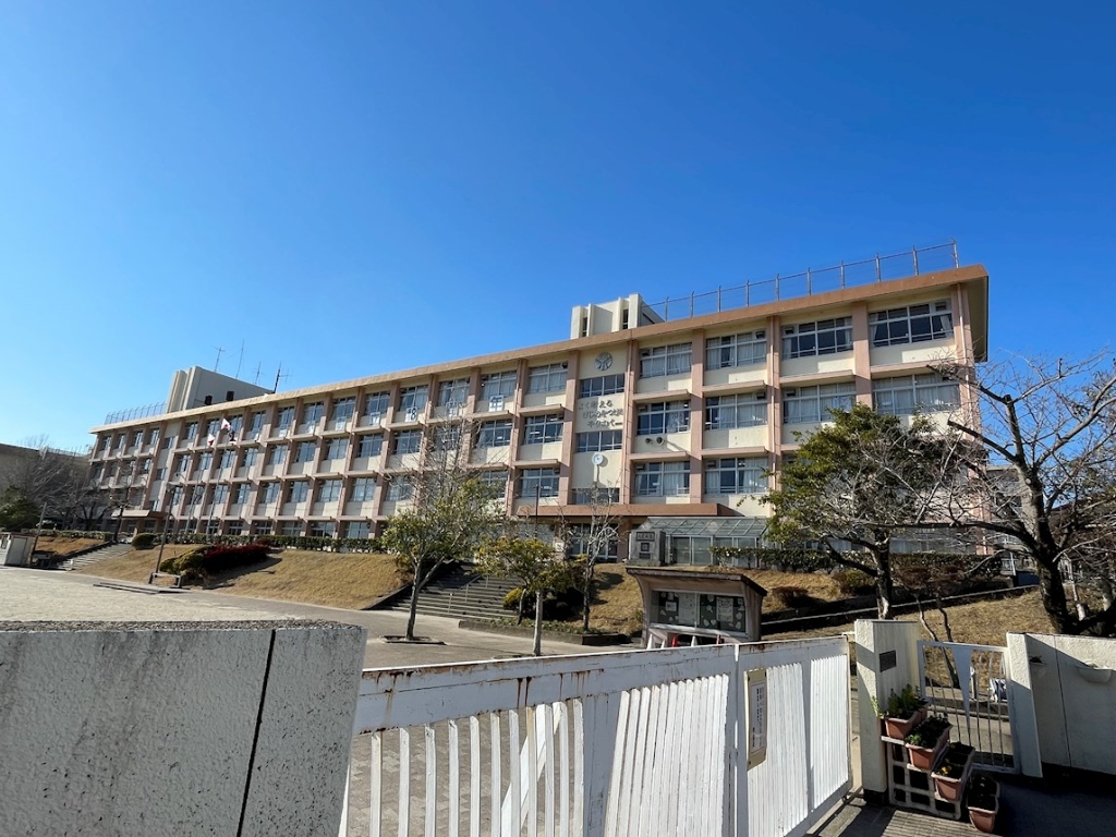 小学校　鹿児島市立武岡小学校（小学校）まで908m