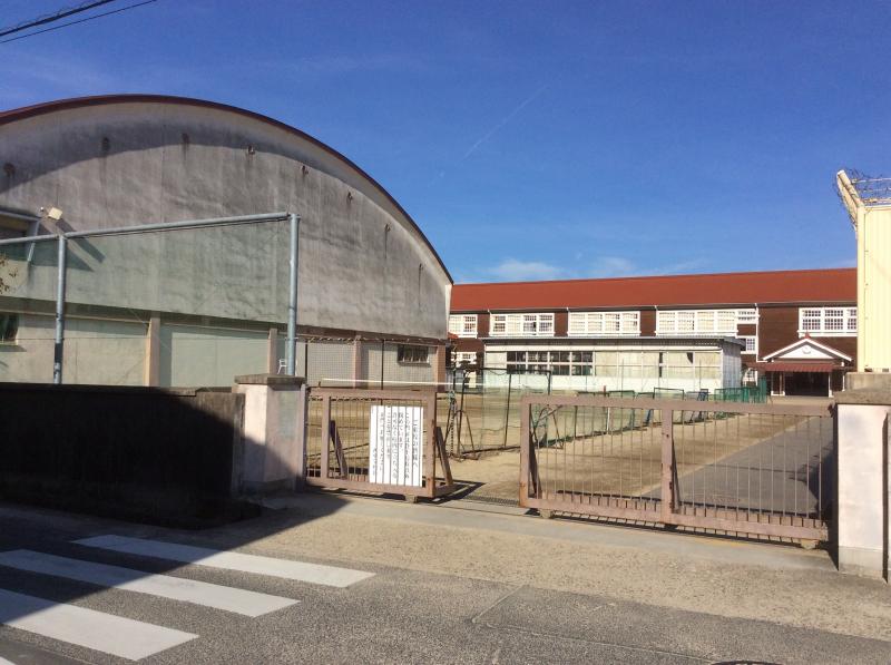 中学校　倉敷市立西中学校（中学校）まで695m