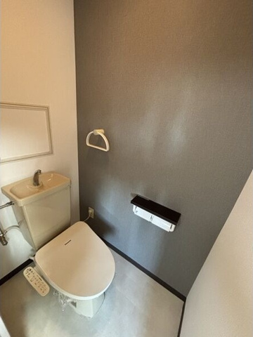 トイレ　※写真は同じマンションの違う部屋のものになります。