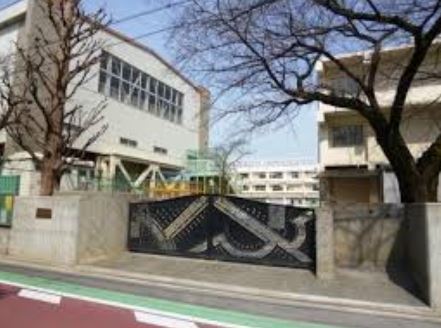 小学校　世田谷区立中丸小学校（小学校）まで648m