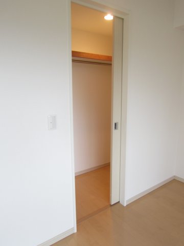 収納　ウォークインクローゼット※参考写真（家具は付いてません）