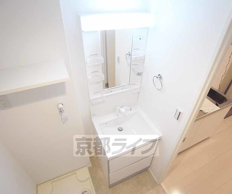 洗面設備　きれいな洗面台です。