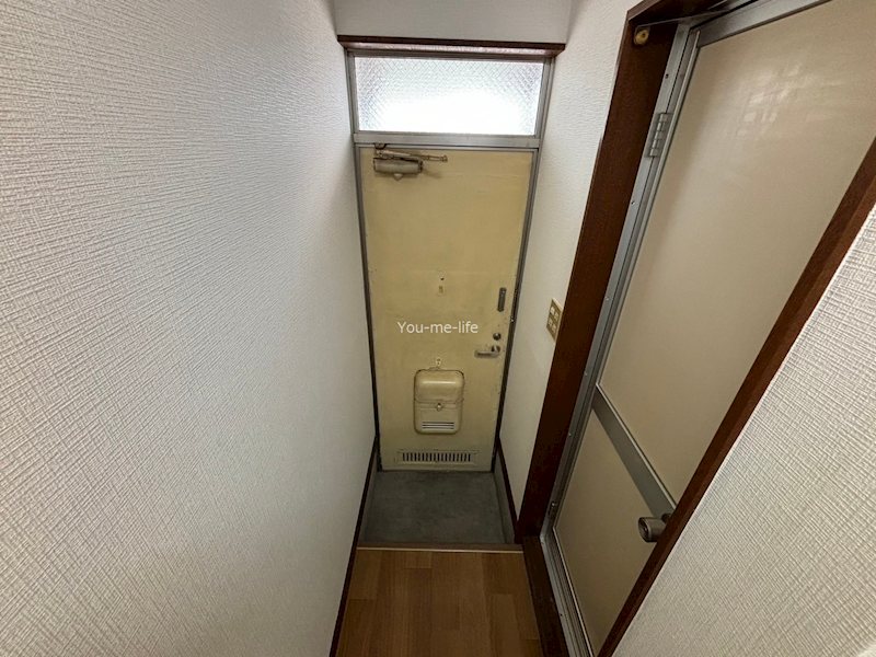 玄関　※別部屋参考写真