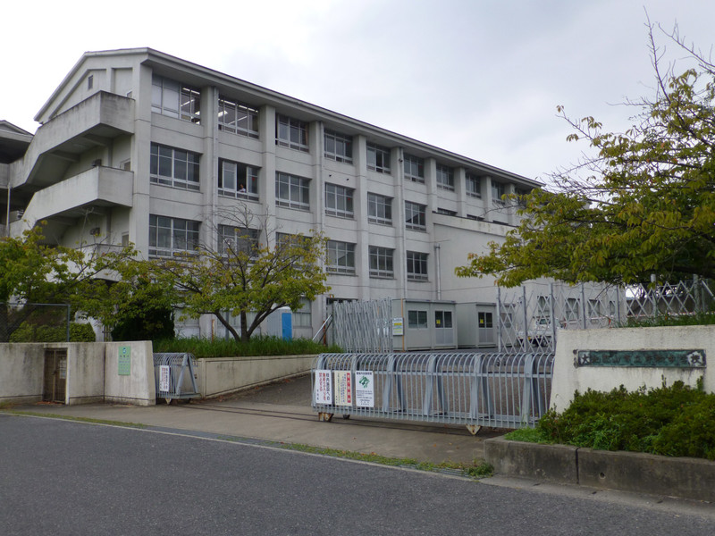 中学校　片桐中学校（中学校）まで1068m