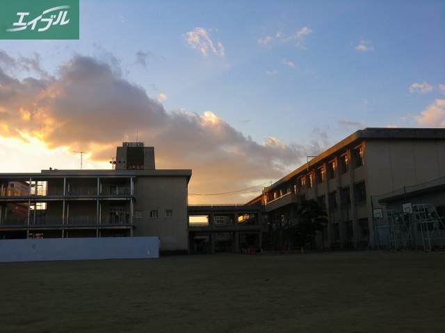 小学校　岡山市立西小学校（小学校）まで426m