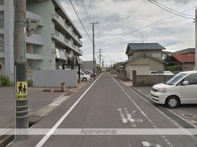 コンビニ　セブンイレブン（コンビニ）まで272m