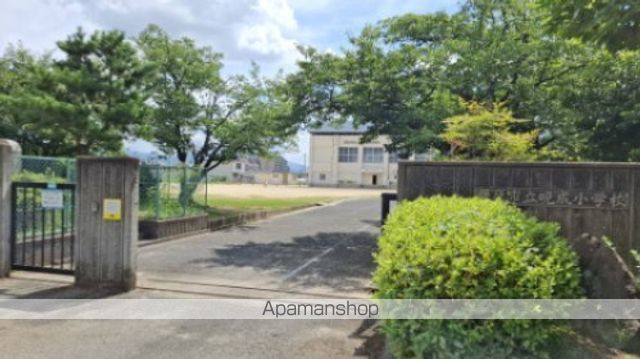 小学校　橿原市立晩成小学校（小学校）まで549m