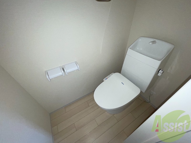 トイレ　トイレは温水洗浄便座が付きなのが嬉しいですね。