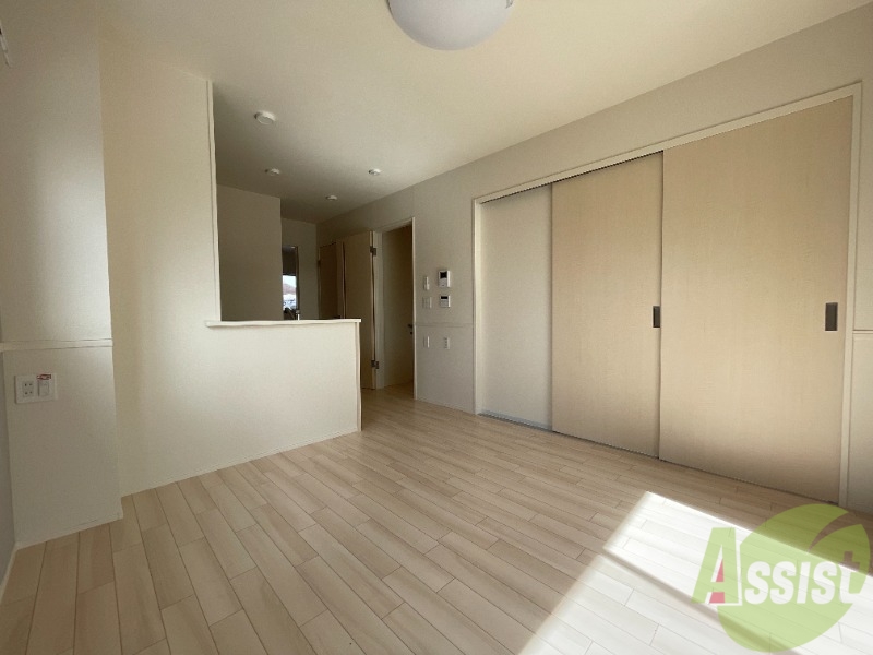 居室・リビング　１０帖のＬＤＫです。南向きで部屋が明るくなるのが嬉しいですね
