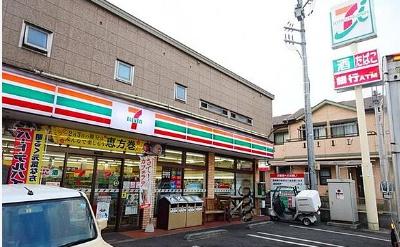 コンビニ　セブンイレブン横浜内路店（コンビニ）まで704m
