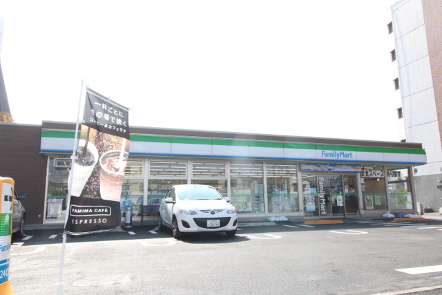 コンビニ　ファミリーマート登戸郵便局西店（コンビニ）まで412m