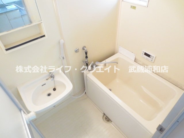 バス・シャワールーム　別号室の参考写真です。