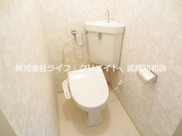 トイレ　別号室の参考写真です。