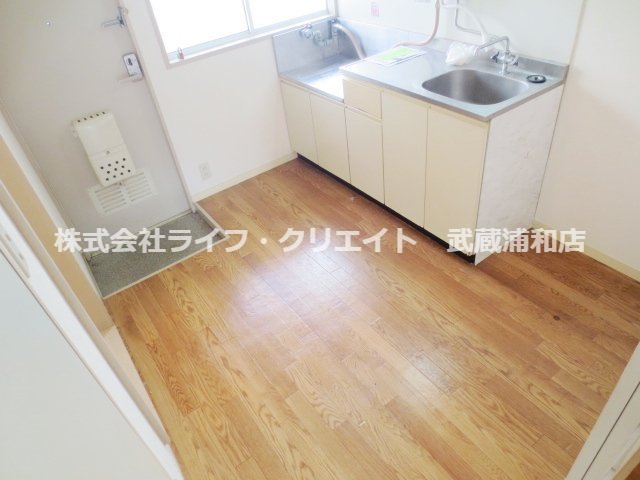 居室・リビング　別号室の参考写真です。