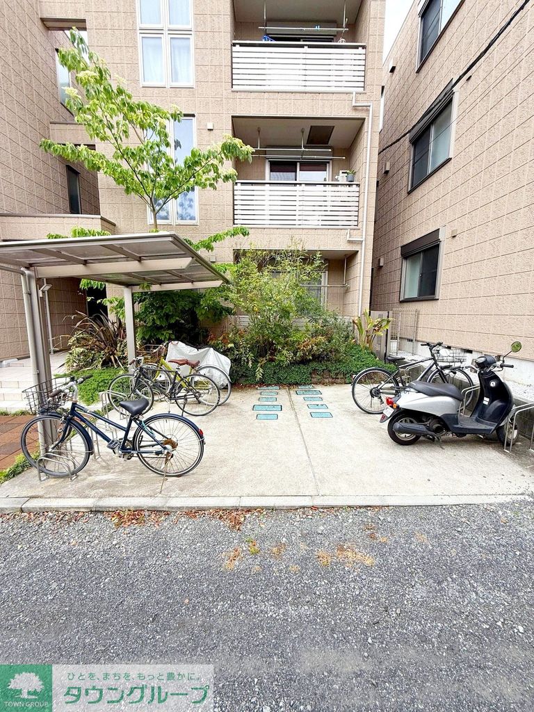 駐車場　エントランス