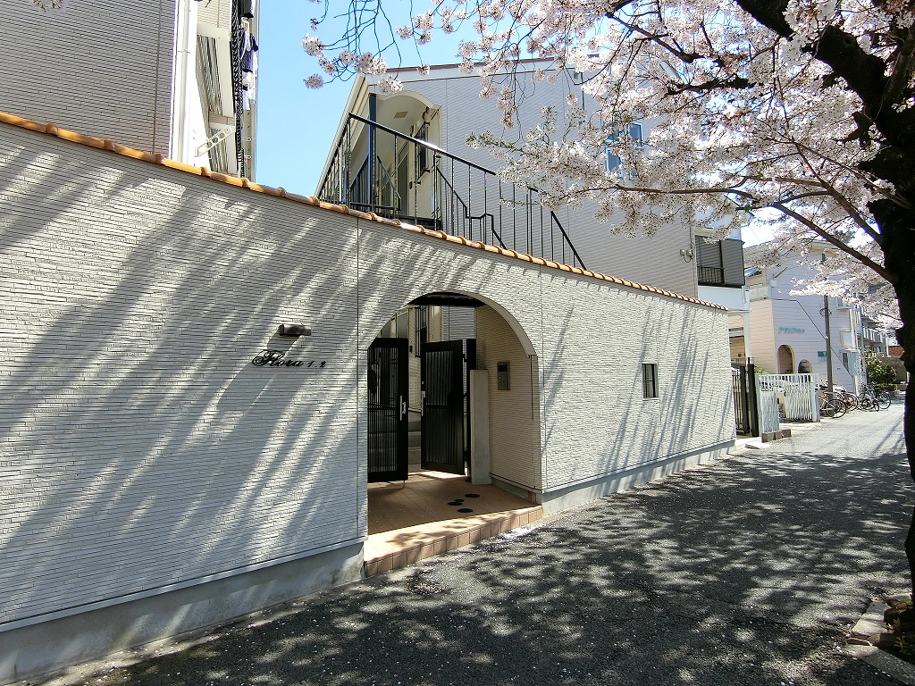 その他共有部分　オートロック完備　敷地内ゴミ置場・駐輪場ございます。