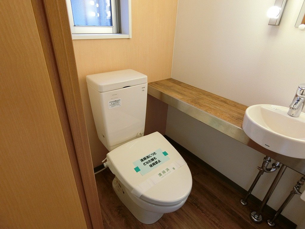 トイレ　トイレ内コンセントございます。