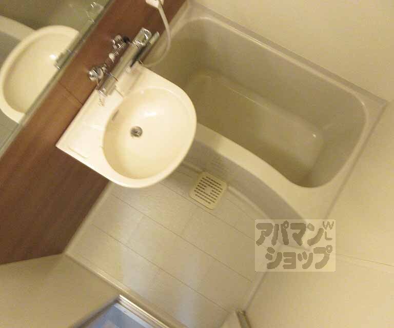 バス・シャワールーム　ゆったり浸かれる湯船です！