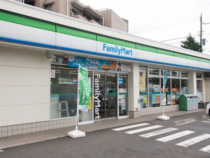 コンビニ　ファミリーマート三鷹東八通り店（コンビニ）まで270m