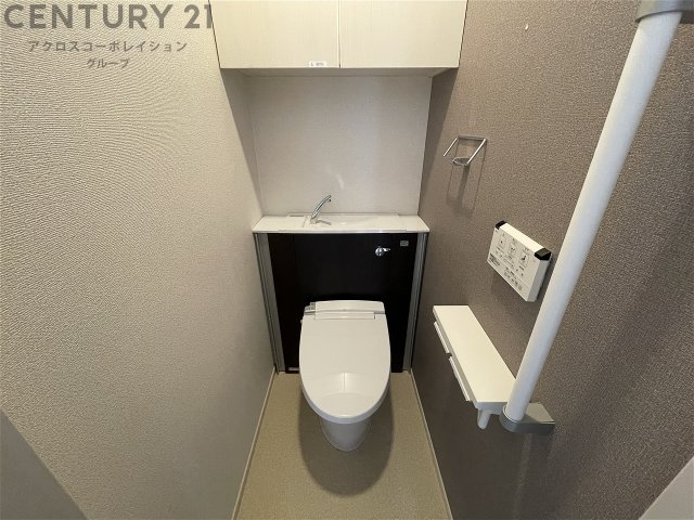 トイレ　温水洗浄便座付きのトイレです♪