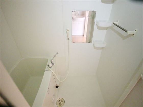 バス・シャワールーム　※別部屋の写真です