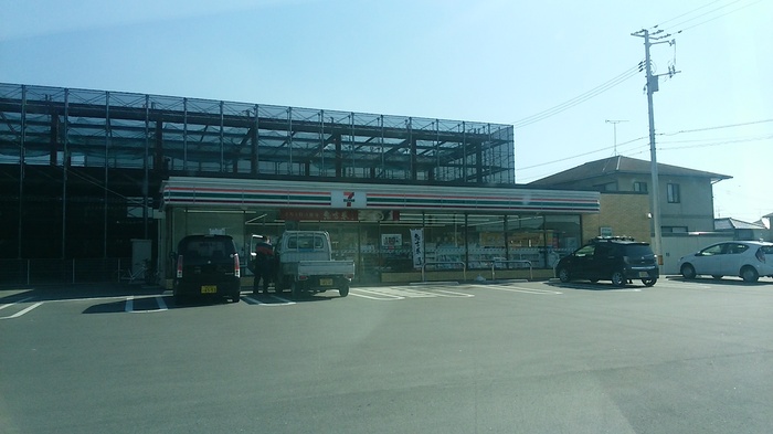コンビニ　セブンイレブン宇部厚南中央店（コンビニ）まで447m