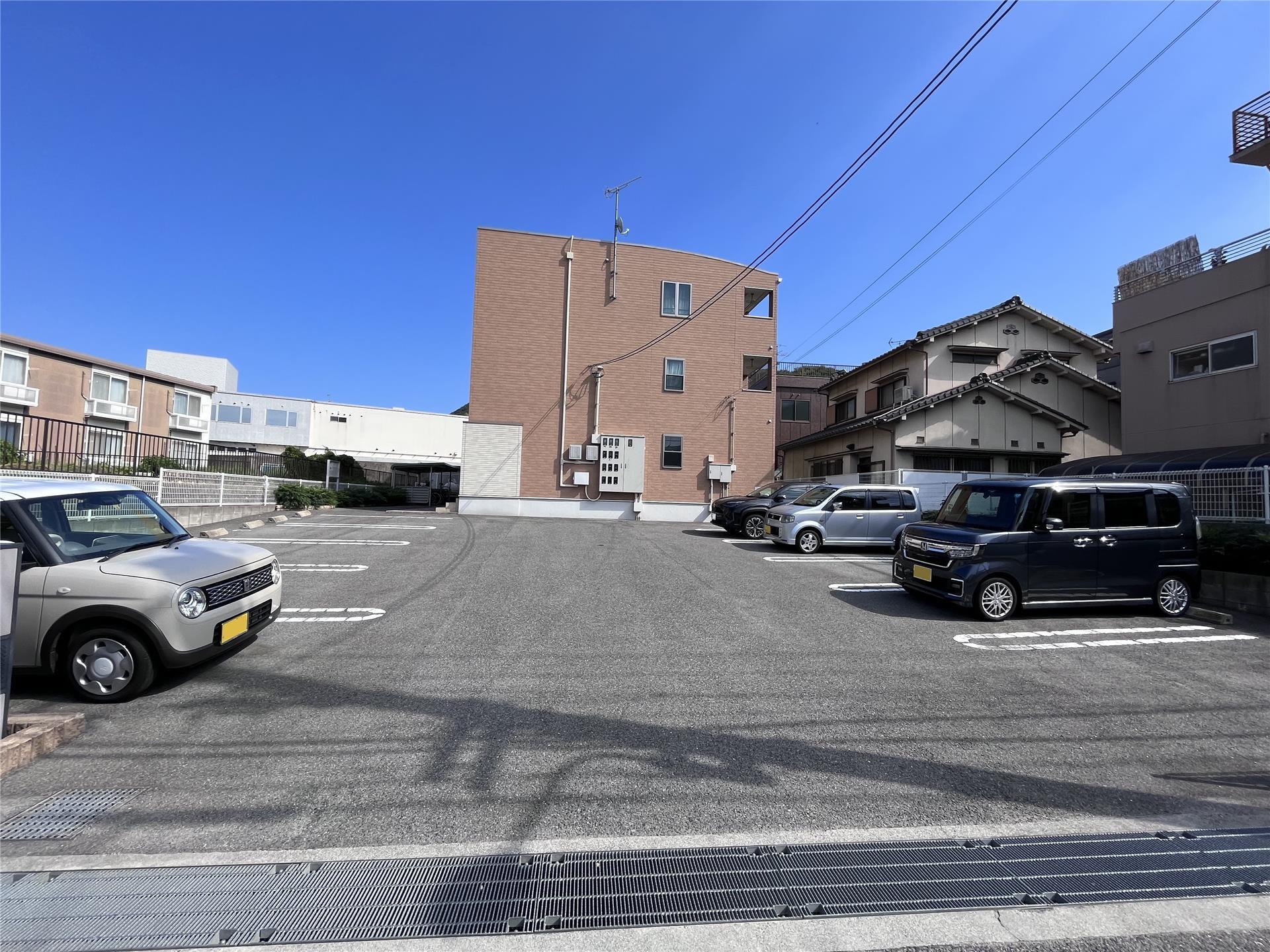 駐車場　2重白線でゆったりとした駐車場♪