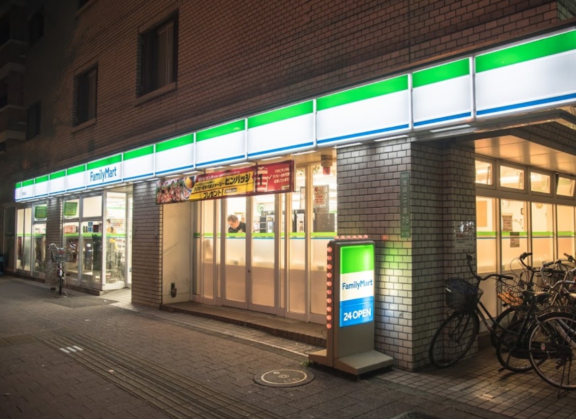 コンビニ　ファミリーマート西池袋店（コンビニ）まで103m
