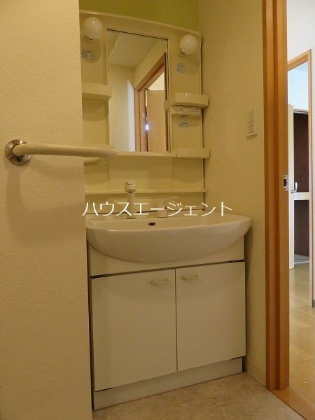 洗面設備　独立洗面台です。※参考画像