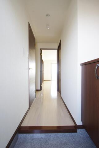 玄関　※写真は別号室のものですので現状優先させていただきます。