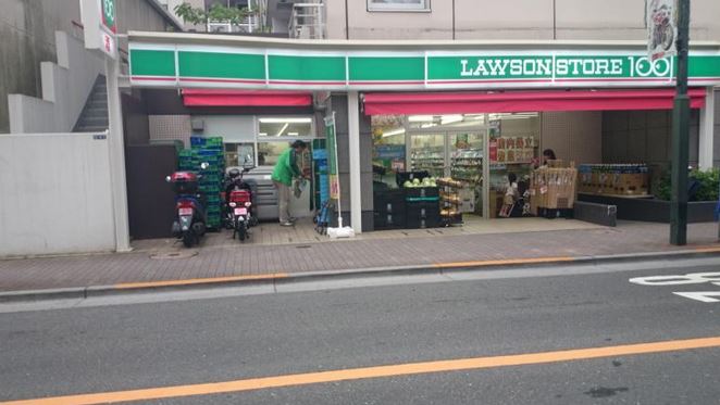 コンビニ　ローソンストア100蓮沼駅前店（コンビニ）まで66m