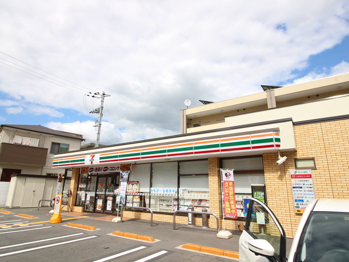 コンビニ　セブンイレブン（コンビニ）まで400m