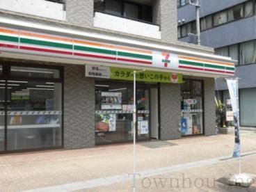 コンビニ　セブンイレブン（コンビニ）まで210m