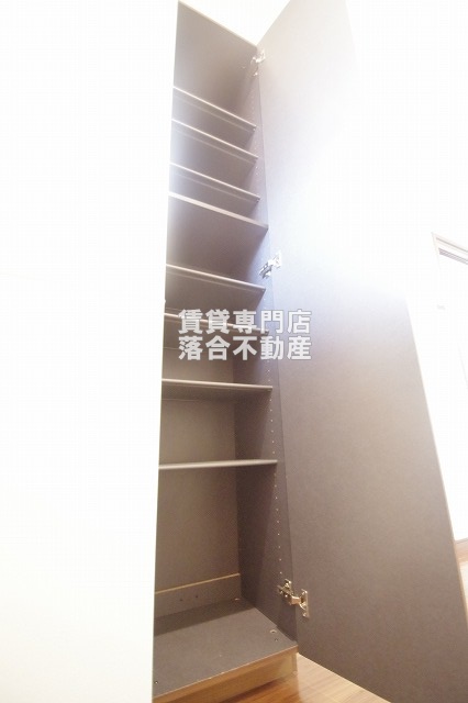 玄関　シューズ収納あり